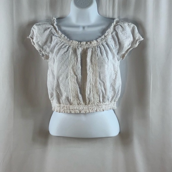 Aeropostale Tops - Aeropostale Cotton eyelet lace puff sleeve crop top S